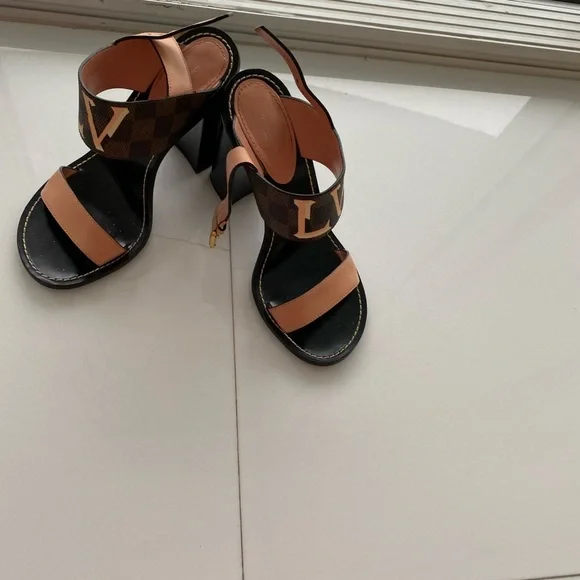 Lv shoes - Picture 1 of 10